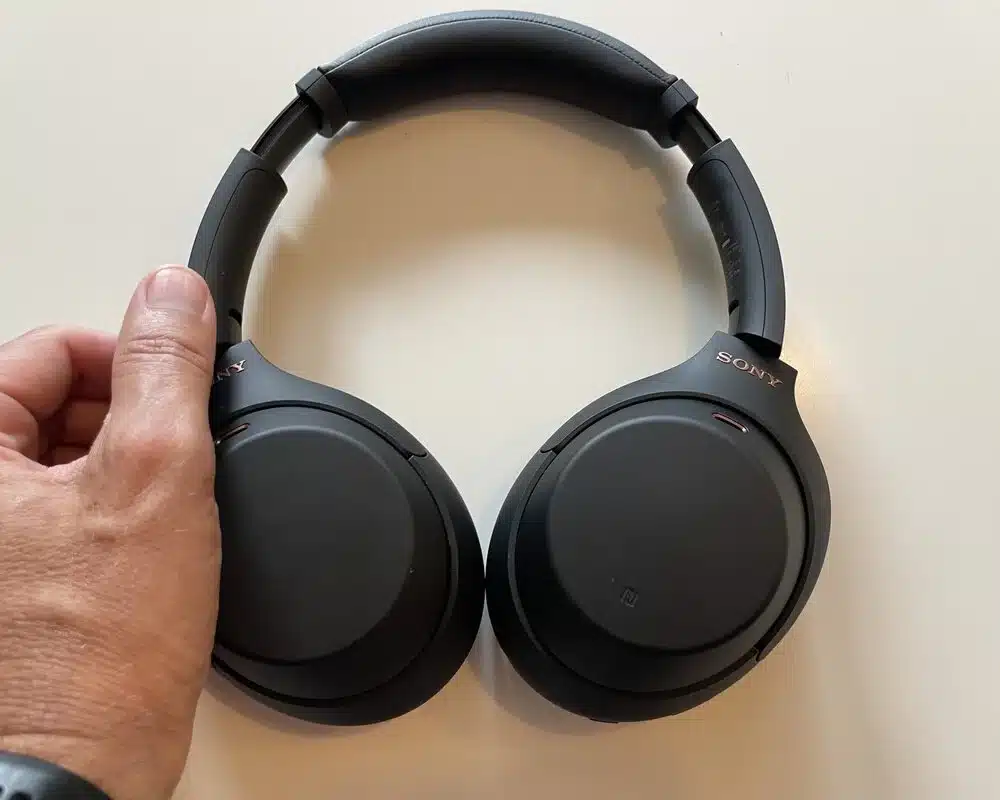 Sony WH-1000XM4 under praktiskt test av trådlösa hörlurar