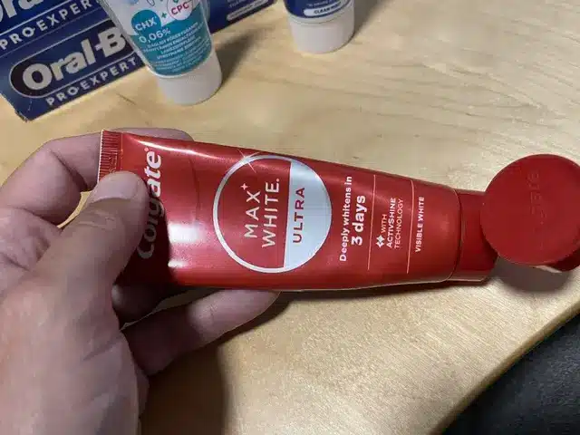 testvinnare-tandkram-Colgate-Max-White-Ultra-ezgif Colgate Max White Ultra utsedd till bäst i test i Testlabbets utvärdering av tandkräm