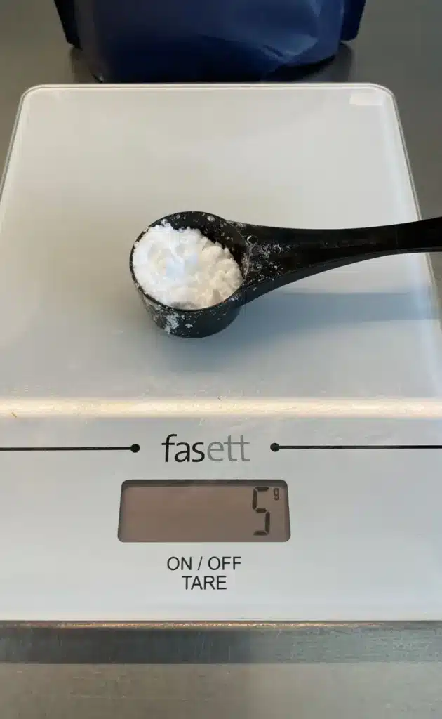 kreatin-5-gram-dos-digital-vag 5 gram kreatin uppmätt på digital våg