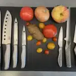 Knivset i test med köksknivar, tomater, potatis och lök